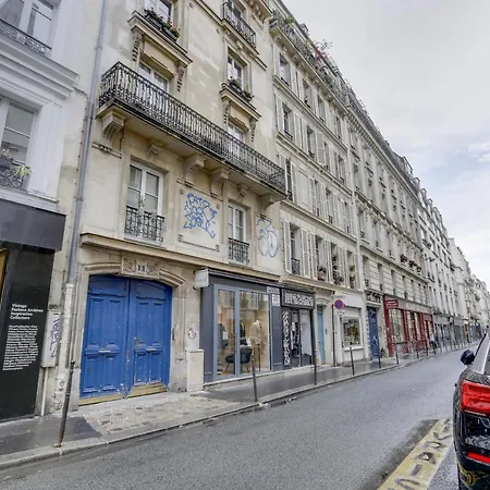 Spacious Bright Split Level Flat In The Fashionable Marais Daire Paris