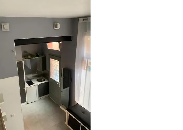 Spacious Bright Split Level Flat In The Fashionable Marais *